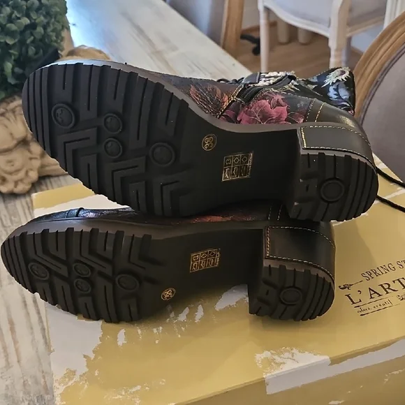 L'Artiste Floral Lace-Up Boots - Black and Red - Picture 5 of 7